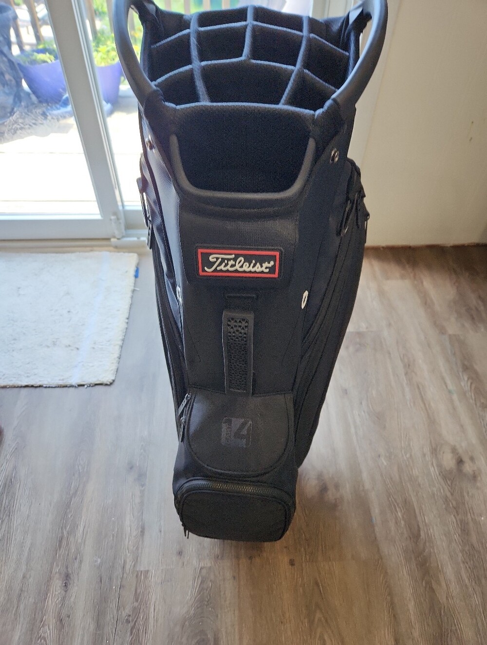 Titleist Black Golf Stand Bag with 14-Way Top